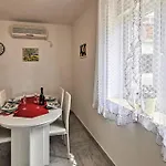Apartamento Awesome In Novi Vinodolski