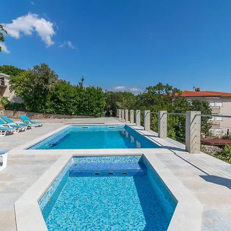 4 Bedroom Lovely In Novi Vinodolski