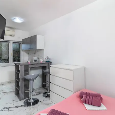 4 Bedroom Lovely In Novi Vinodolski