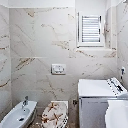 4 Bedroom Lovely In Novi Vinodolski
