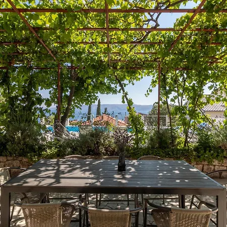 Lovely Home In Novi Vinodolski Apartment *