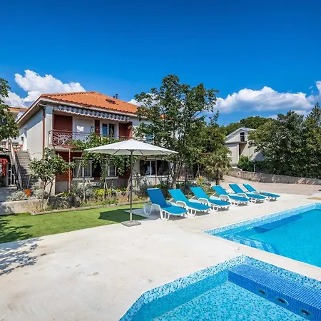 Lovely Home In Novi Vinodolski Apartment *