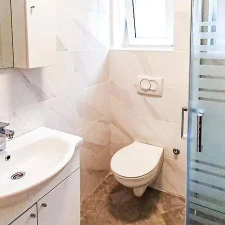 Apartment 4 Bedroom Lovely In Novi Vinodolski