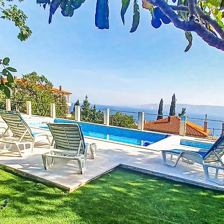 Lovely Home In Novi Vinodolski *
