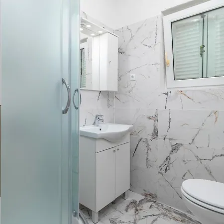 Apartment 4 Bedroom Lovely In