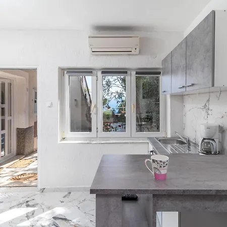 4 Bedroom Lovely In Novi Vinodolski